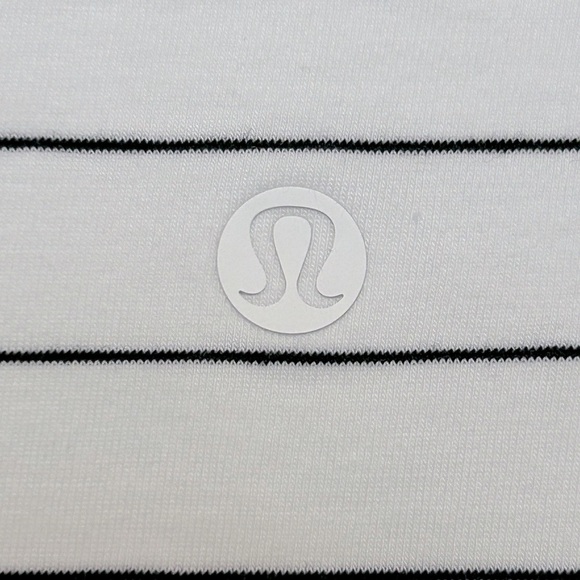 2024 Lululemon V-Neck Love T-Shirt, Short Serve White and Black Stripe, … - Picture 8 of 8